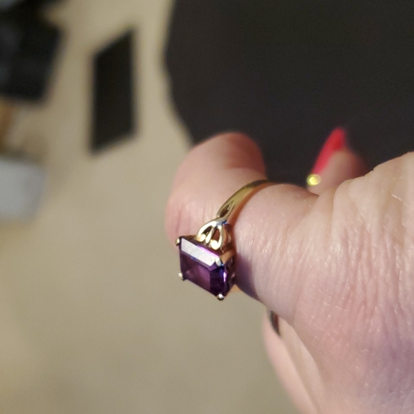 Vintage 10K Yellow Gold Amethyst Ring - Picture 3 of 8